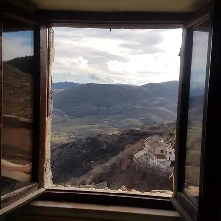 Semesterbostad Casa Vacanze Castel del Monte (Abruzzo)